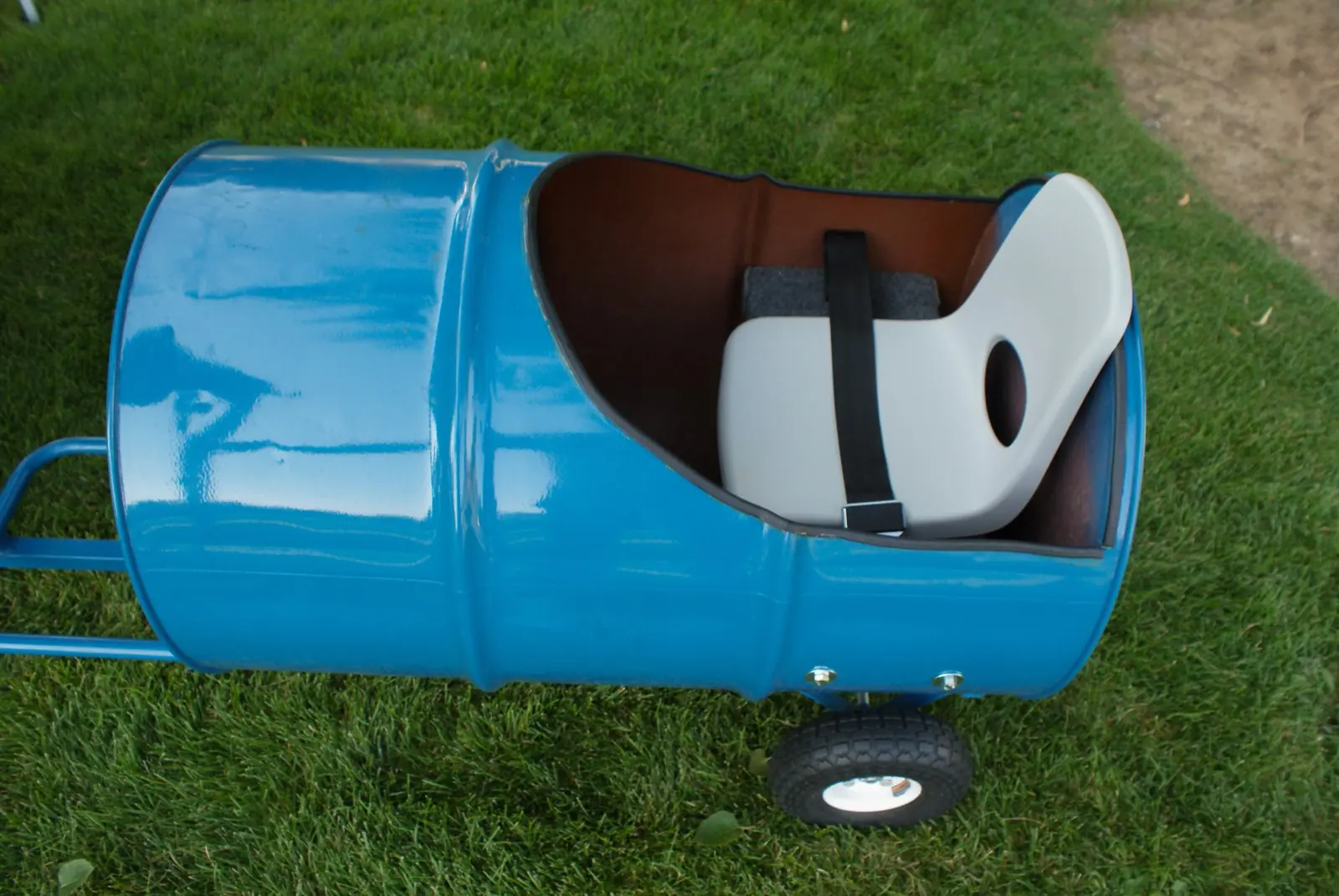 A barrel car with its cushioned seat and seatbelt