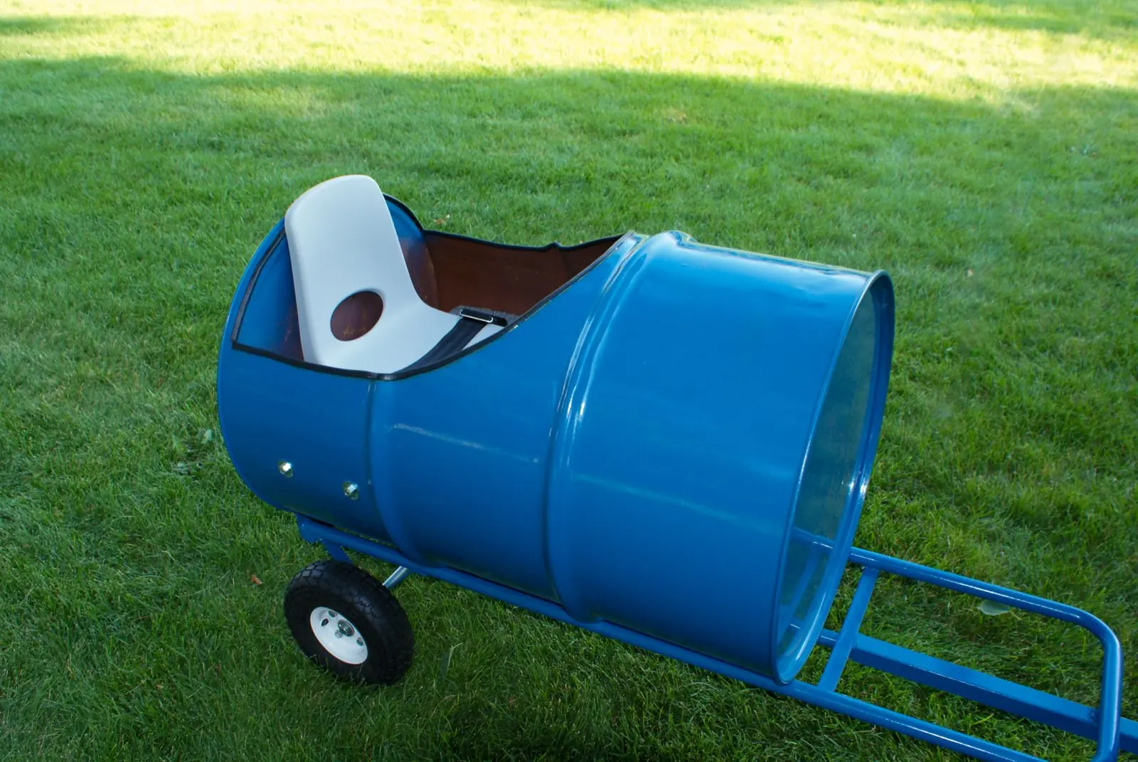 A single barrel car on its cart